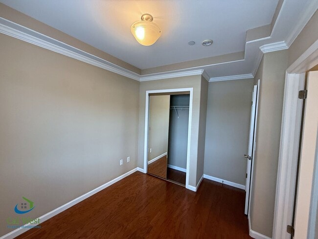 Building Photo - $3195 - Tri-level Town modern townhome in ...