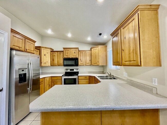 Building Photo - Well Maintained Home in Desert Hills