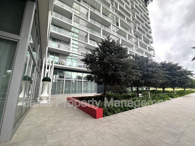 Building Photo - 2000 Metropica Wy