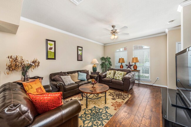 Building Photo - 4bed/4.5 LakeRidge Townhome Available for ...
