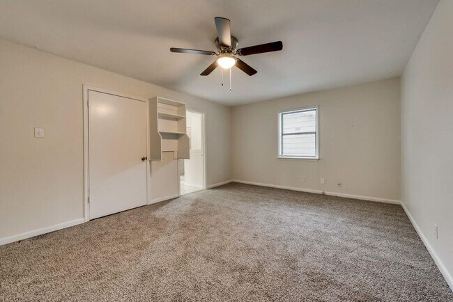 Building Photo - 5224 Trail Lake Dr