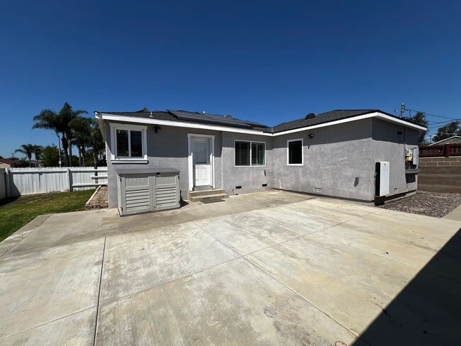 Building Photo - 3 Bed 2 Bath Home For Rent in an Excellent...