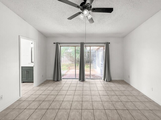 Building Photo - Move-In Ready 3 Bed | 2 Bath Home in Prime Tampa Location