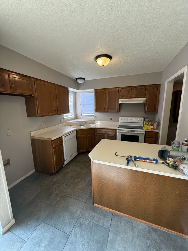 Building Photo - 1502 Heather Ct