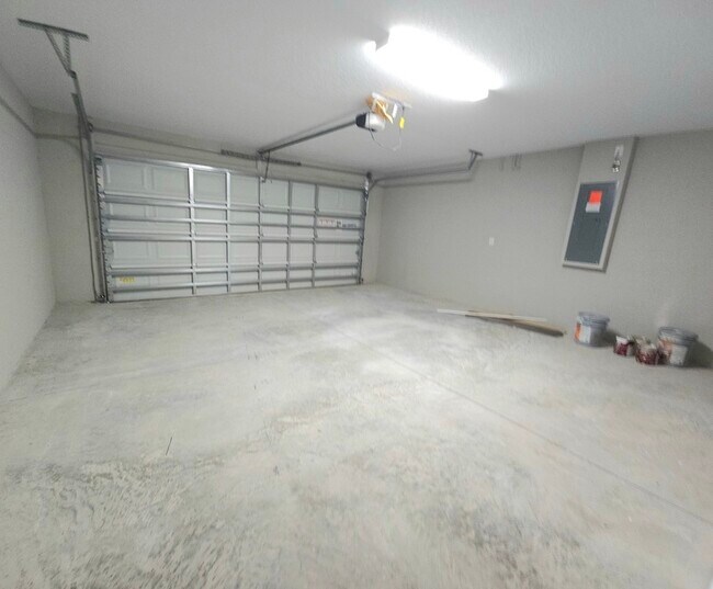 Building Photo - 7244 N Glenridge Cir