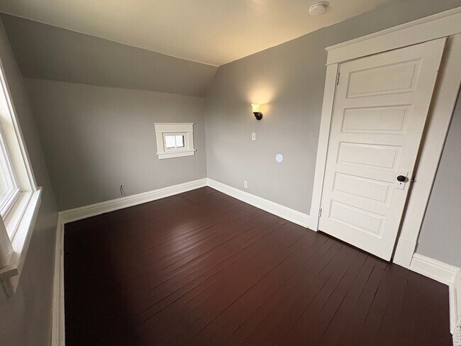 Building Photo - Move-In Ready 3BR Single-Family Home Near Goodyear Heights Metro Park