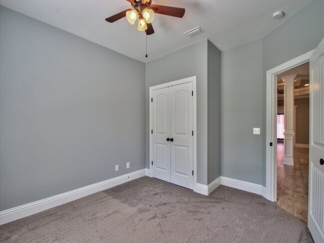 Building Photo - 114 Carousel Cir