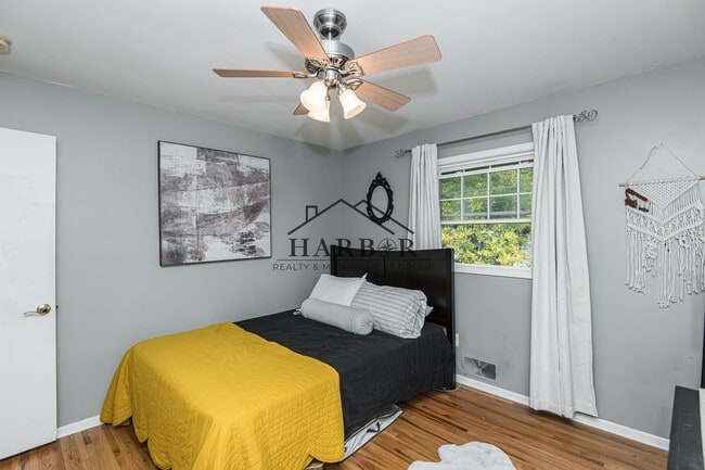 Building Photo - Your NW Sanctuary: 4-BR Single Family Home