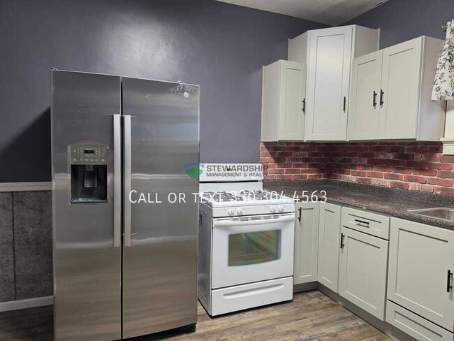 Building Photo - 213 Chestnut Ave NE