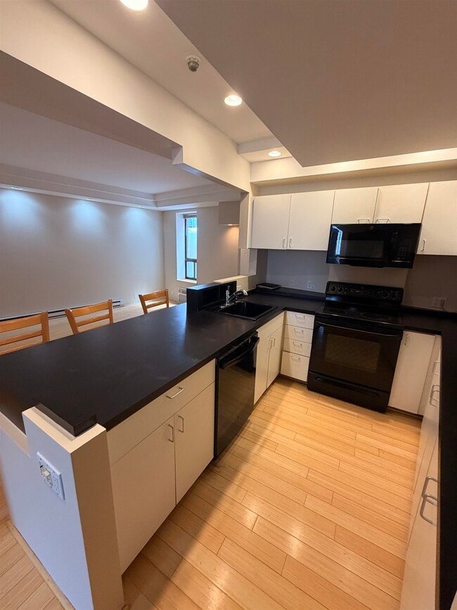 Building Photo - 401 State Street