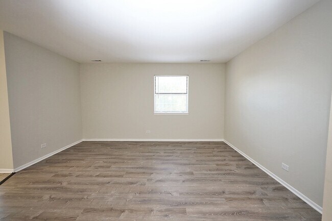 Building Photo - 40 N Victoria Ln