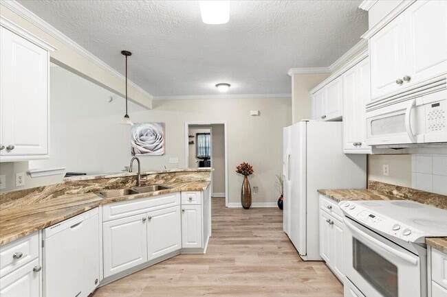 Building Photo - 676 Ventana Dr