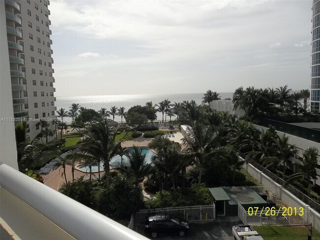 Building Photo - 3001 S Ocean Dr