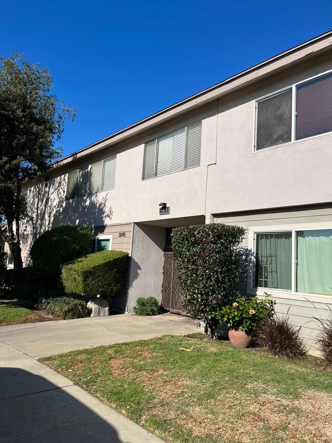 Building Photo - COZY LOWER 1BD/ 1 BATH - Free last month