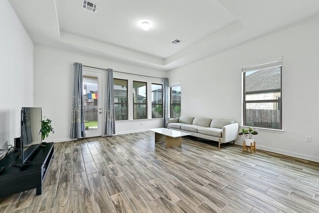 Building Photo - 6725 Denia Dr