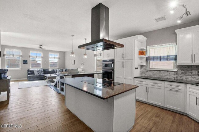 Building Photo - 11032 Bullseye St