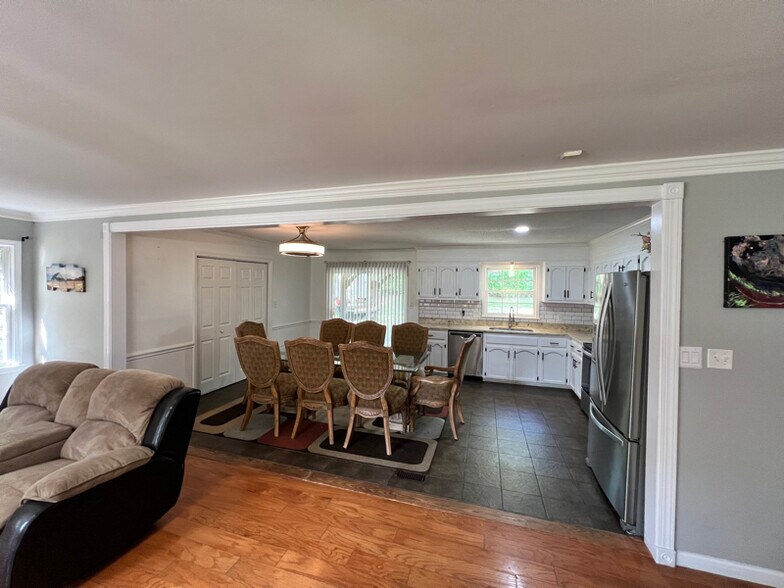 Building Photo - 1240 Shady Oak Trail