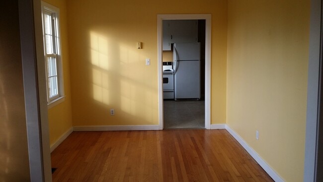 Building Photo - Come make this home yours