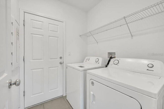 Building Photo - 1140 Sugarwood St