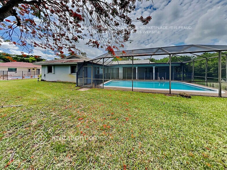 Building Photo - 8475 NW 2nd Manor