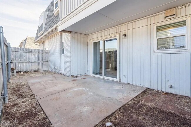 Building Photo - 11417 N May Ave