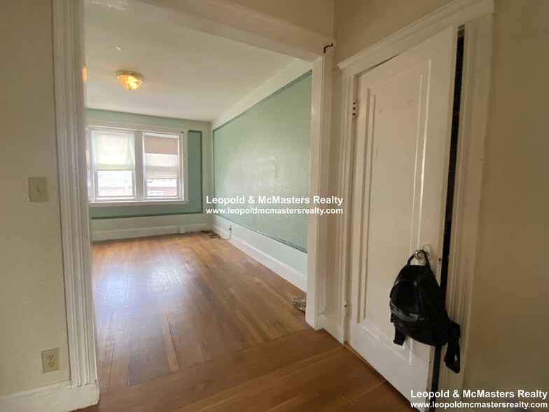 Building Photo - 51 Linden St