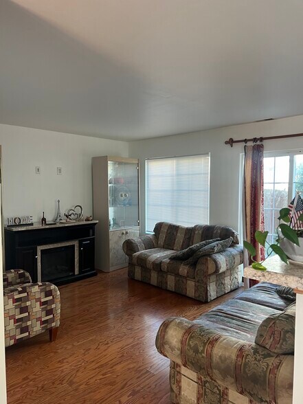 Building Photo - 224 Williamsburg Ct