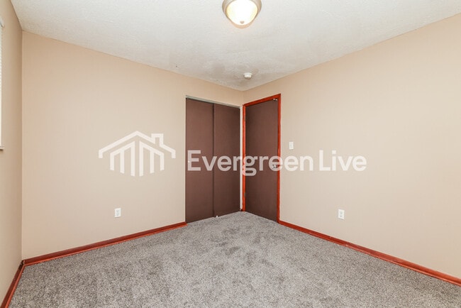 Building Photo - 1101 Rossiter Dr