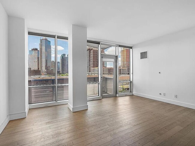 Building Photo - 5-19 Borden Avenue