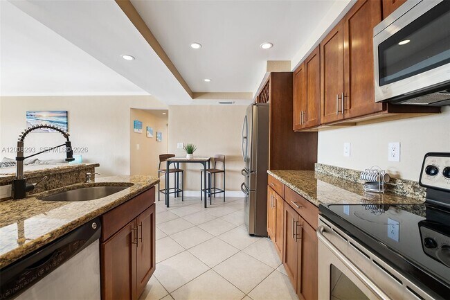 Building Photo - 2900 NE 30th St