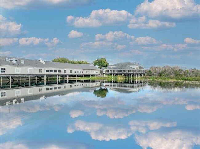 Building Photo - 185 N Pearl Lake Causeway