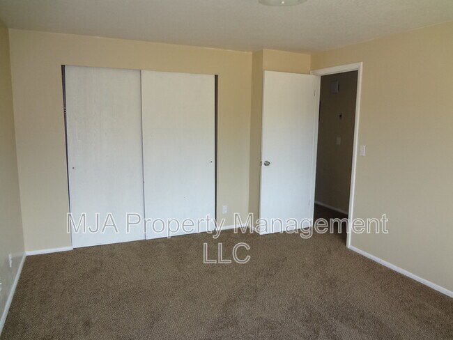Building Photo - 4642 S Arlington Park Dr