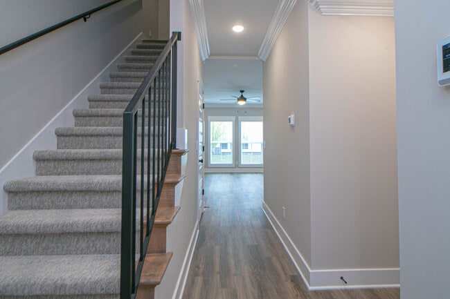 Building Photo - 166 Sango Dr