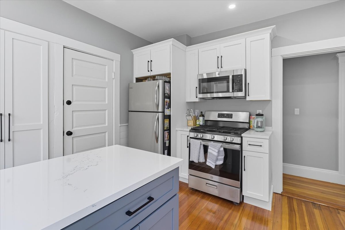 Building Photo - 663 Adams St