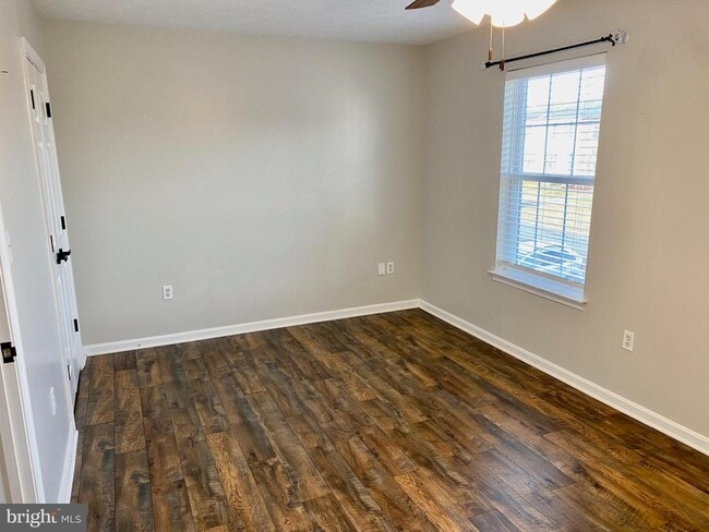 Building Photo - 142 Surrey Club Ln