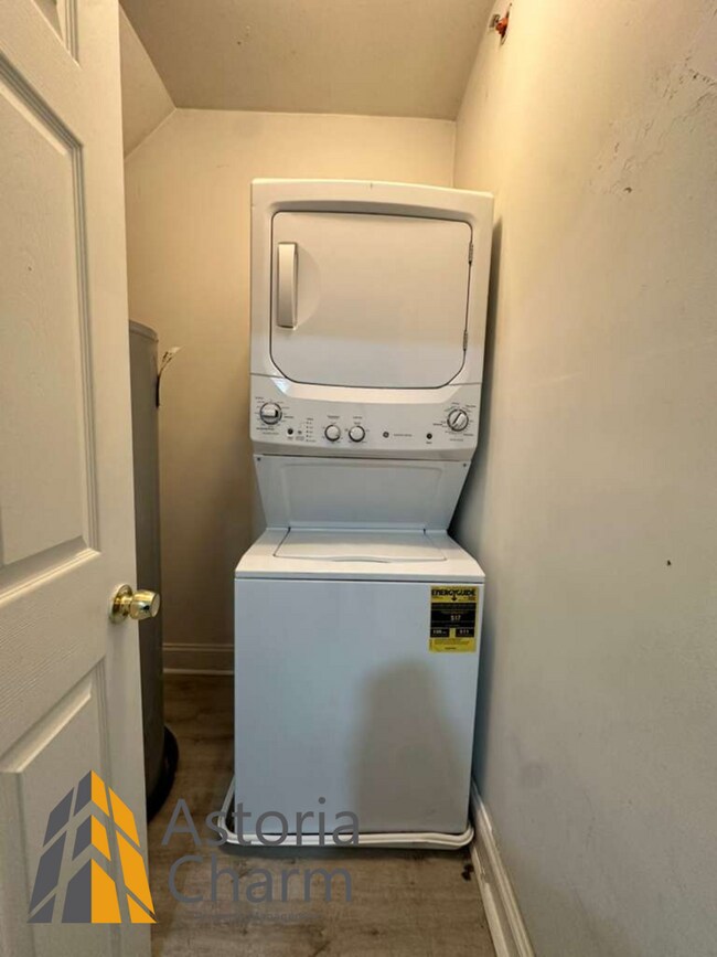 Building Photo - 1918 N Charles St