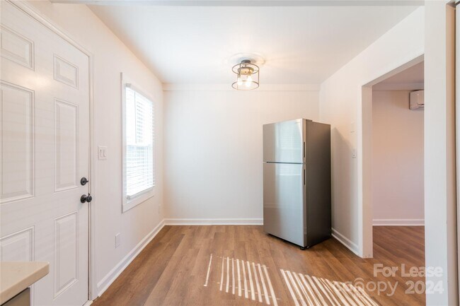 Building Photo - 933 Cantwell St