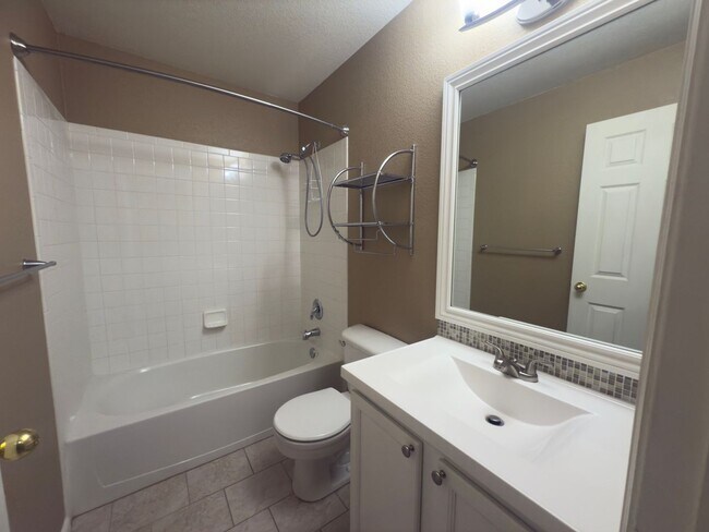 Building Photo - $O DEPOSIT OPTION. SPACIOUS 3-BEDROOM TOWNHOUSE IN KENSINGTON TOWNHOMES