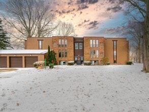 Building Photo - 33803 Electric Blvd