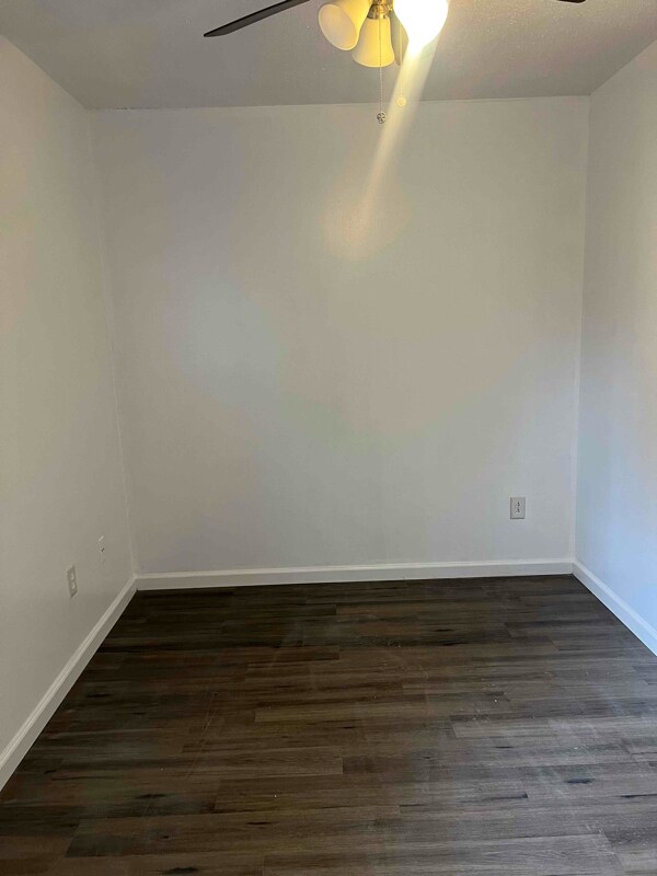 Building Photo - 402 Skyview Dr