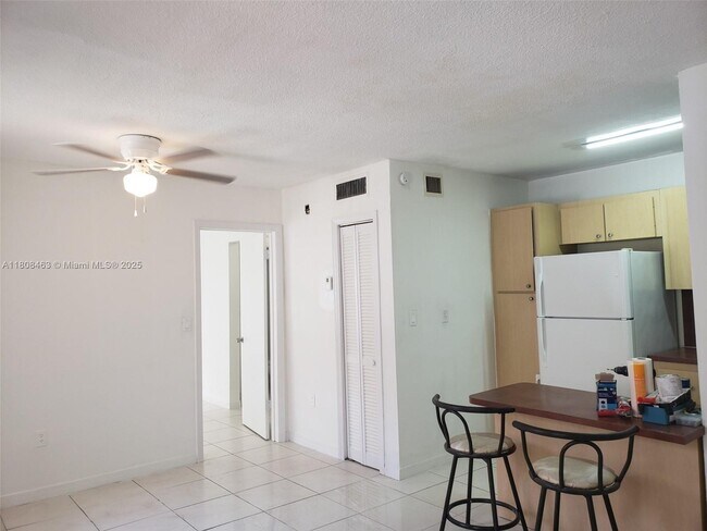 Building Photo - 1525 NW 19th Terrace