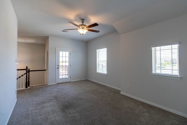 Building Photo - Stunning two story 4 bedroom with den and media/ game area in Pflugerville!