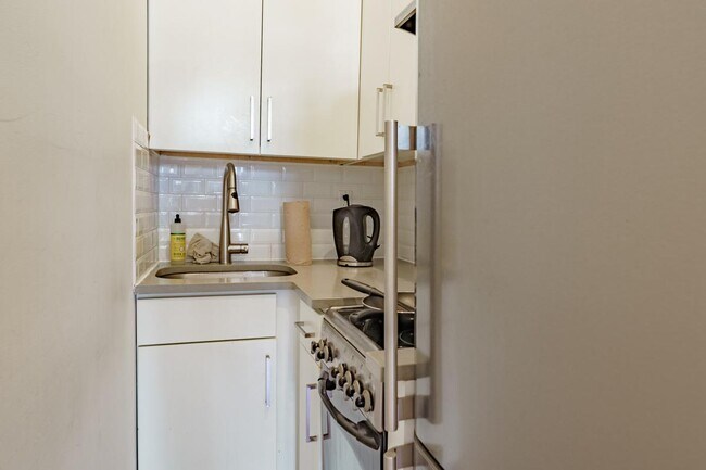 Building Photo - 448 Jefferson Ave