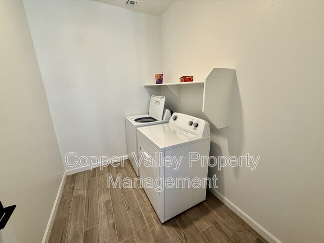 Building Photo - 2034 W Lariat Ln