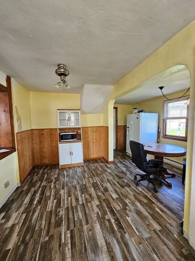 Building Photo - 2 BED | 1 BATH | HOME | CENTRALLY LOCATED ...