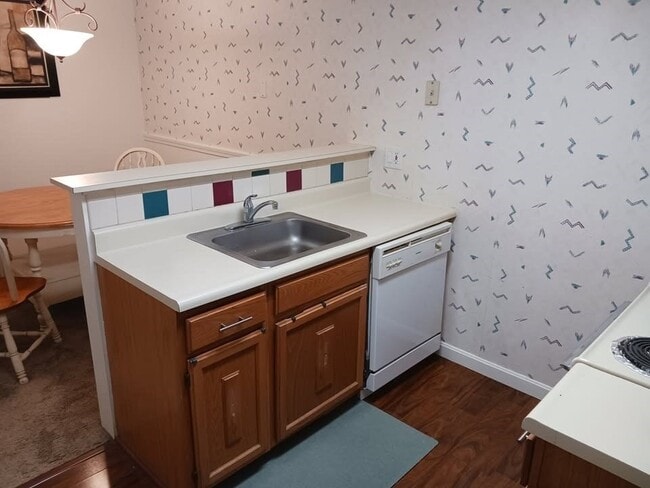 Building Photo - 10 Squire Ct