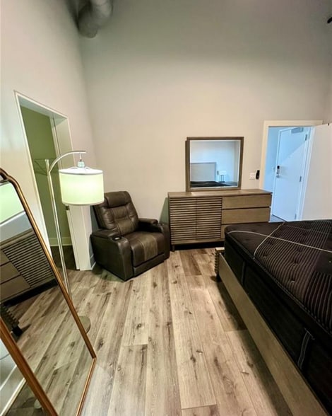 Building Photo - 4100 Forest Park Ave