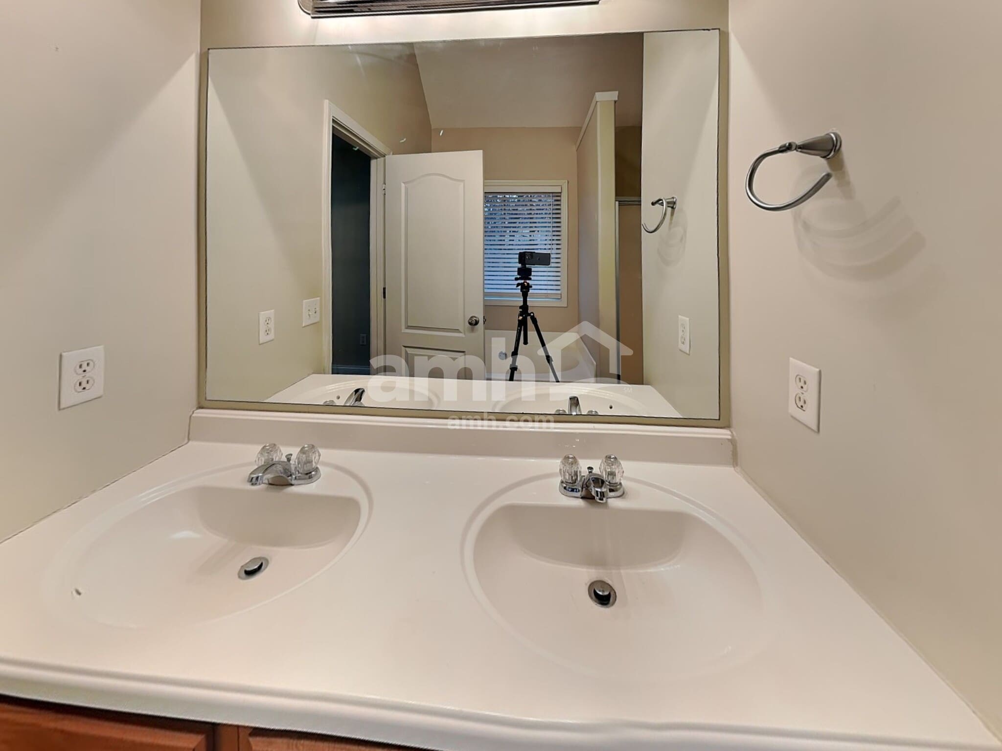 Building Photo - 3892 Refinement Way