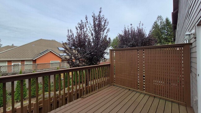 Building Photo - 3 Bedroom 2.5 Bath Town-Home in Gresham ne...