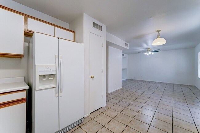 Building Photo - Desirable North Phoenix  Home with 1 Downs...